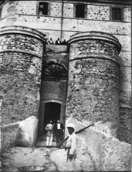 Castillo de Chinchilla de Montearagn - Castillo de Chinchilla de Montearagn. Foto antigua. Penal principios del siglo XX