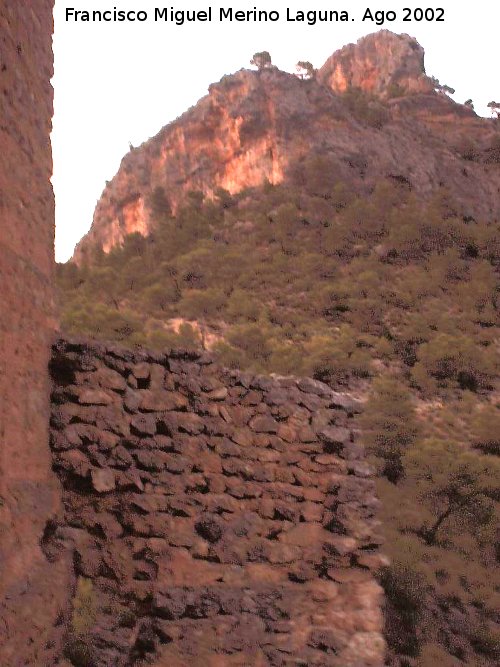 Castillo del Llano de la Torre - Castillo del Llano de la Torre. Muros del recinto