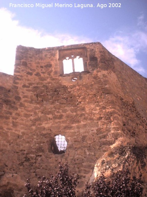 Castillo de Yeste - Castillo de Yeste. Ventana con parteluz a extramuros