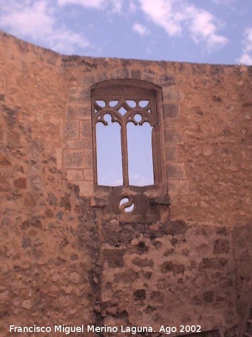 Castillo de Yeste - Castillo de Yeste. Ventana con parteluz a intramuros