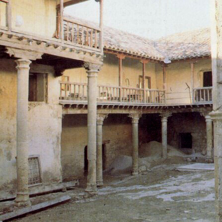 Castillo de Yeste - Castillo de Yeste. Foto antigua. Patio antes de restaurar