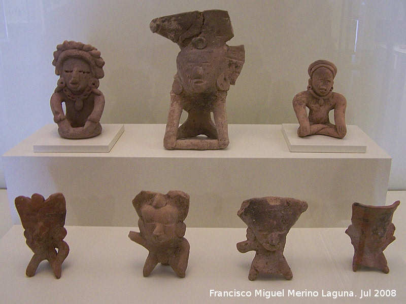 Museo de Arte Precolombino Felipe Orlando - Museo de Arte Precolombino Felipe Orlando. Figuras. Cultura Remojadas. 200 - 600 d.C.