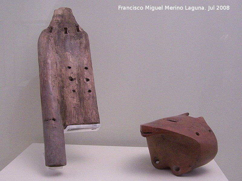 Museo de Arte Precolombino Felipe Orlando - Museo de Arte Precolombino Felipe Orlando. Instrumentos musicales. 400 a.C. 200. d.C.