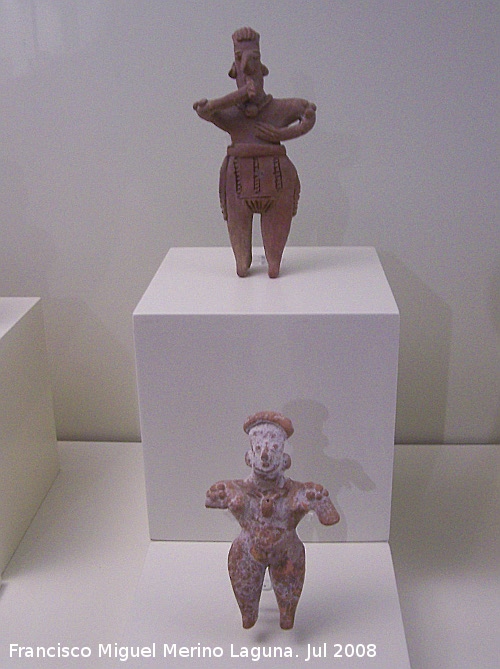 Museo de Arte Precolombino Felipe Orlando - Museo de Arte Precolombino Felipe Orlando. Figuras femeninas. 400 a.C. - 200 d.C.