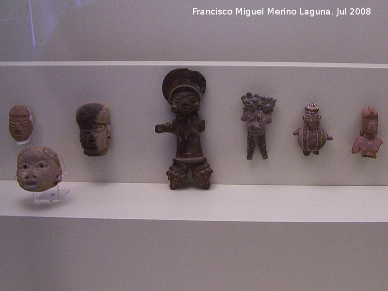 Museo de Arte Precolombino Felipe Orlando - Museo de Arte Precolombino Felipe Orlando. Figuras. 1500 - 500 a.C.