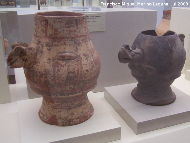 Museo de Arte Precolombino Felipe Orlando - Museo de Arte Precolombino Felipe Orlando. Vasijas. 800 - 1200 d.C.