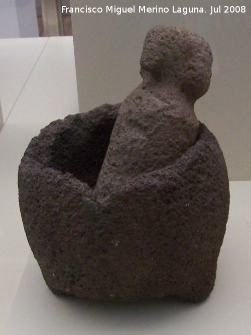 Museo de Arte Precolombino Felipe Orlando - Museo de Arte Precolombino Felipe Orlando. Mortero de piedra volcnica. 1200 -1500 d.C.