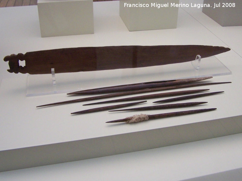 Museo de Arte Precolombino Felipe Orlando - Museo de Arte Precolombino Felipe Orlando. Utensilios de madera para tejer. 1000 - 1500 d.C.