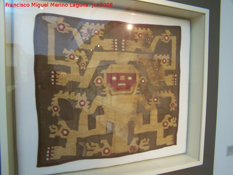 Museo de Arte Precolombino Felipe Orlando - Museo de Arte Precolombino Felipe Orlando. Tejido. Cultura Chim. 1000 -1500 d.C.