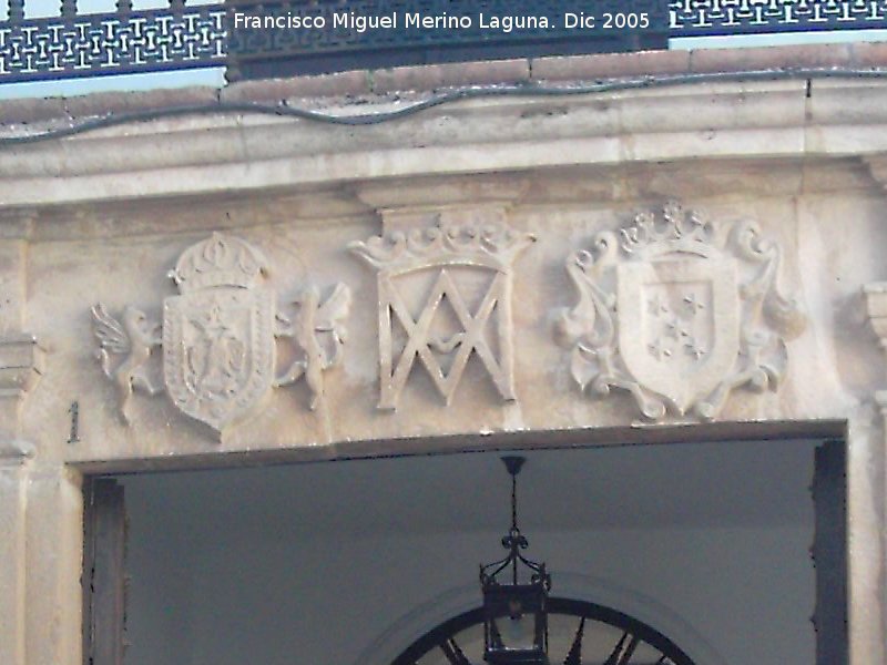 Palacio de los Marqueses de Moctezuma - Palacio de los Marqueses de Moctezuma. Escudos