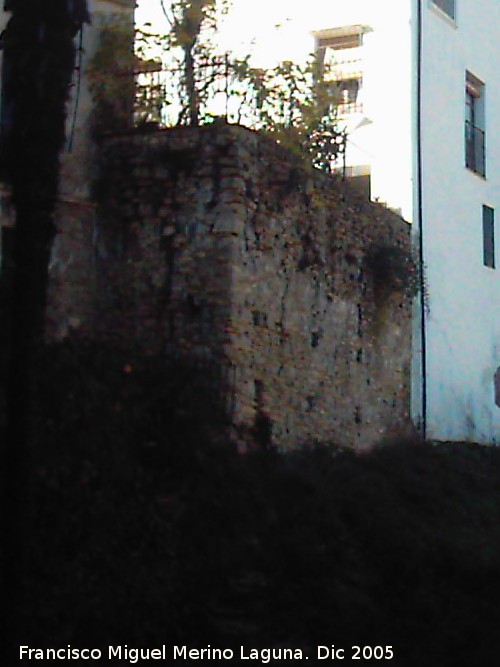 Murallas de Ronda - Murallas de Ronda. Torren cerca de la Casa de Santa Pola