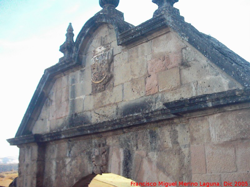 Puerta de Felipe V - Puerta de Felipe V. Escudo de Felipe V