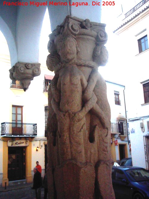 Templete de la Virgen de los Dolores - Templete de la Virgen de los Dolores. Columna