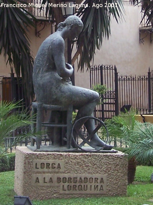 Monumento a la Bordadora Lorquiana - Monumento a la Bordadora Lorquiana. 