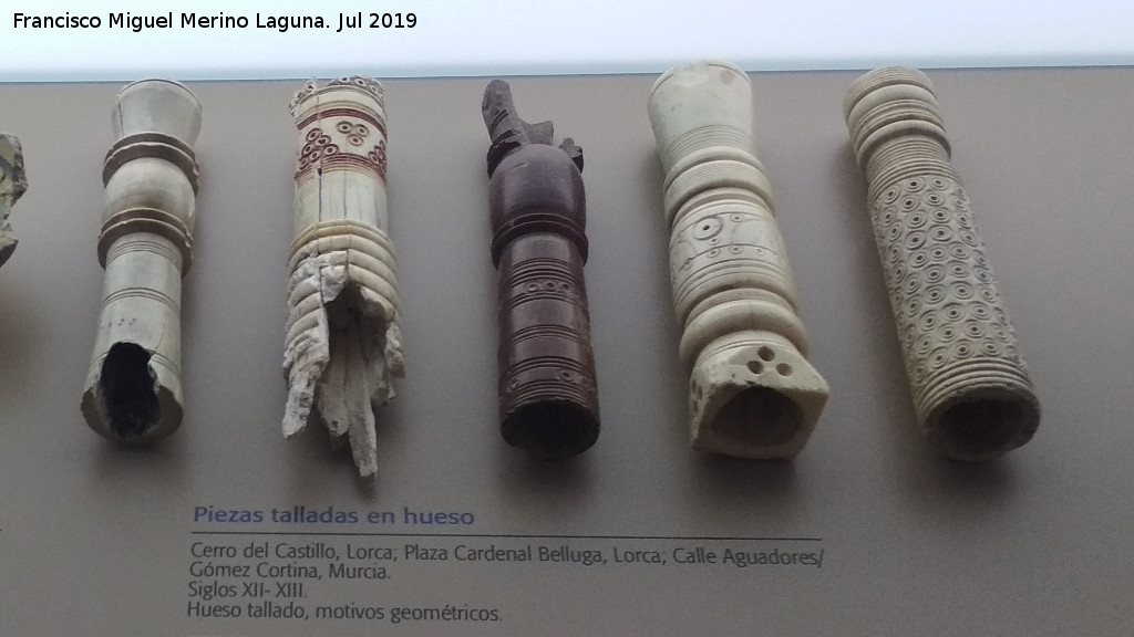 Castillo de Lorca - Castillo de Lorca. Piezas talladas en hueso siglos XII y XIII. Museo de Santa Clara - Murcia