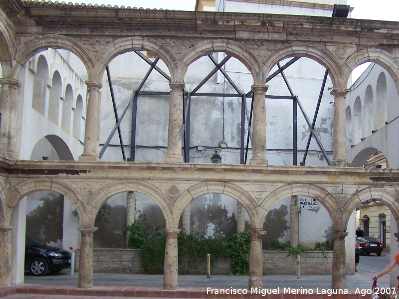 Claustro de Santo Domingo - Claustro de Santo Domingo. Lateral izquierdo