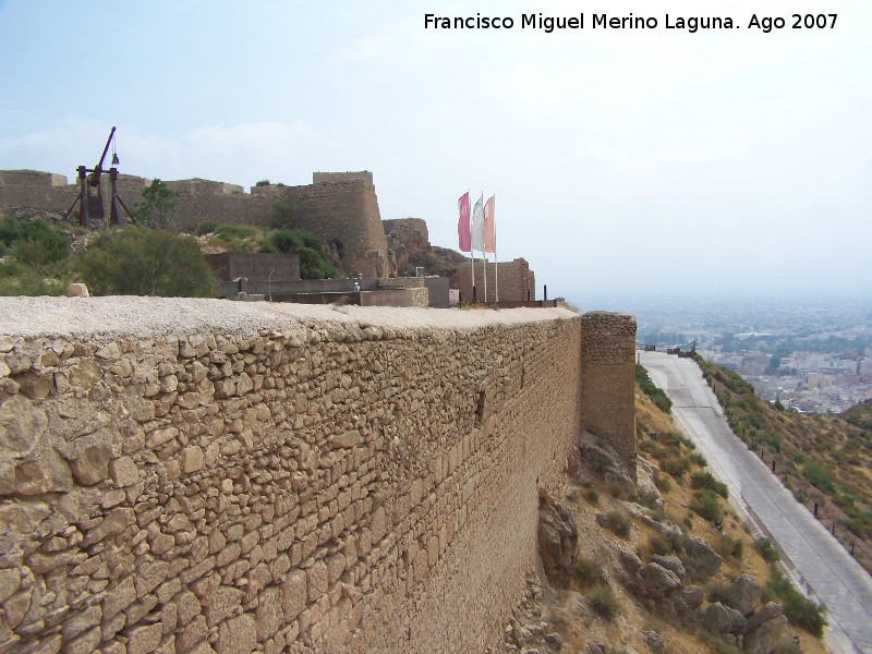 Castillo de Lorca. Muralla - Castillo de Lorca. Muralla. Al fondo el Torren Sur III