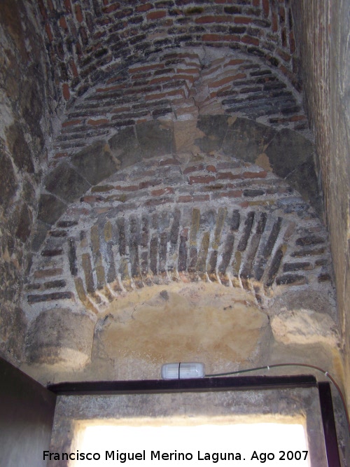 Castillo de Lorca. Torre Alfonsina - Castillo de Lorca. Torre Alfonsina. Arco de la puerta de acceso al interior