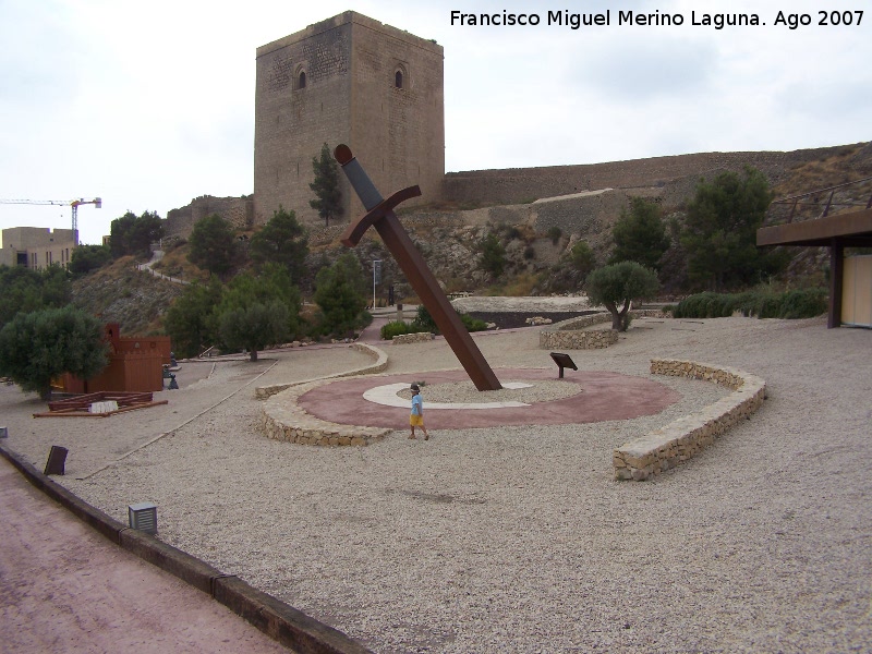 Castillo de Lorca. Patio de Armas - Castillo de Lorca. Patio de Armas. Reloj de Sol