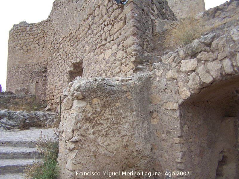 Castillo de Lorca. Alcazaba - Castillo de Lorca. Alcazaba. Puerta de acceso en acodo