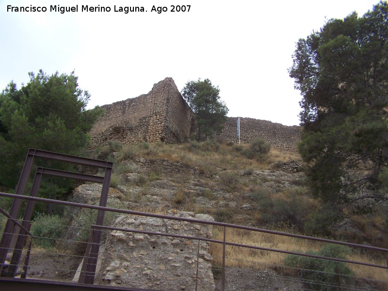 Castillo de Lorca. Muro del Espaldn - Castillo de Lorca. Muro del Espaldn. Muralla Sur desde la puerta en acodo