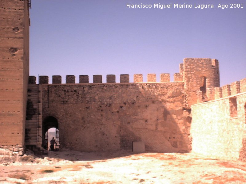 Castillo de la Atalaya - Castillo de la Atalaya. Puerta de acceso del segundo recinto