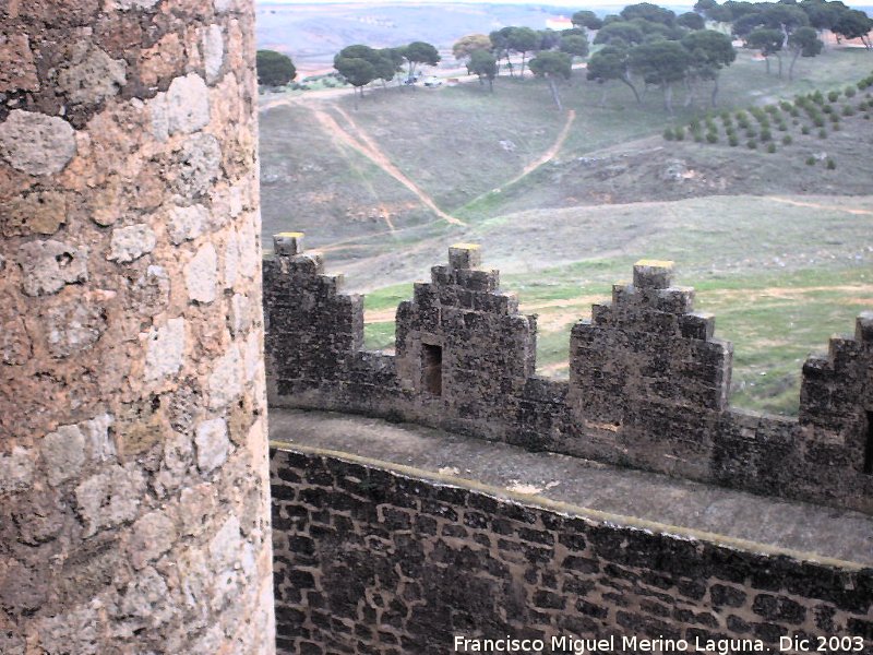 Castillo de Belmonte - Castillo de Belmonte. Almena con saetera