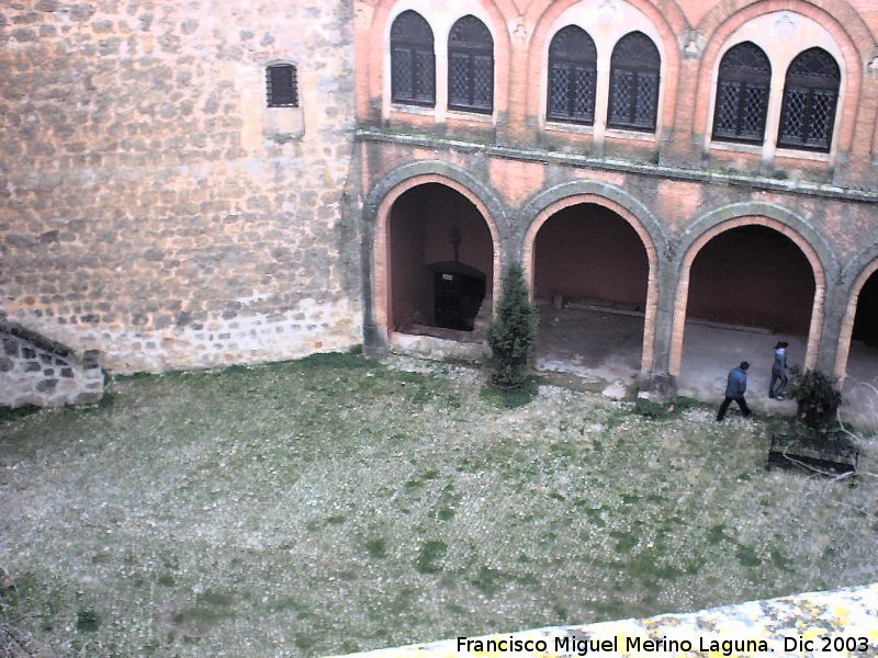 Castillo de Belmonte - Castillo de Belmonte. Patio de Armas