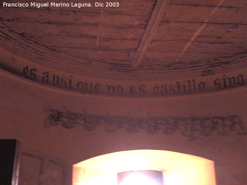 Castillo de Belmonte - Castillo de Belmonte. En la habitacin de Don Quijote el texto en letras gticas: es ansi que no es castillo sino venta