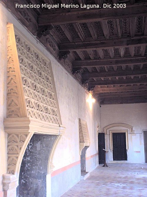 Castillo de Belmonte - Castillo de Belmonte. Chimeneas