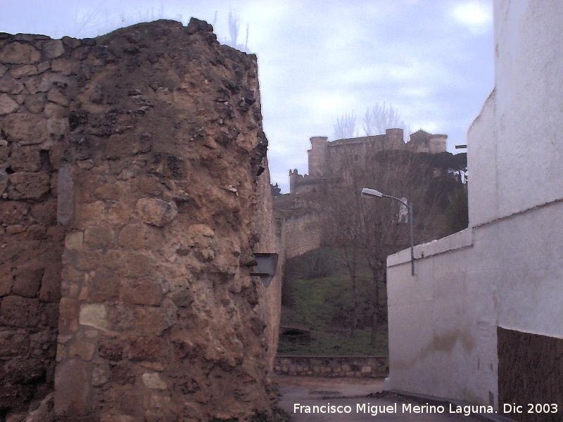 Puerta de San Juan - Puerta de San Juan. El castillo desde la puerta