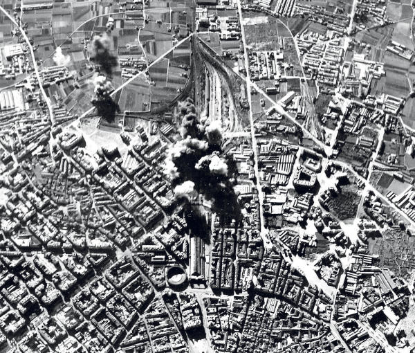 Historia de Valencia - Historia de Valencia. Bombardeo sobre Valencia en 1937 sobre la Estacin Norte