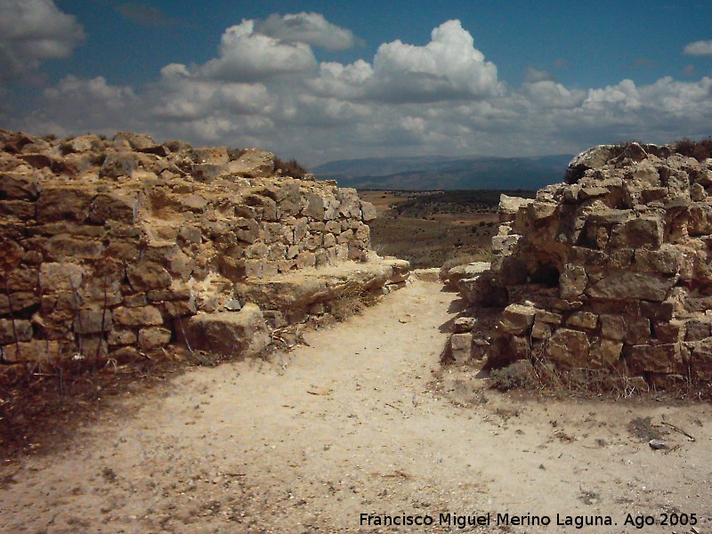 Castillo de Moya - Castillo de Moya. Bancos de piedra de la azotea de la Torre del Homenaje