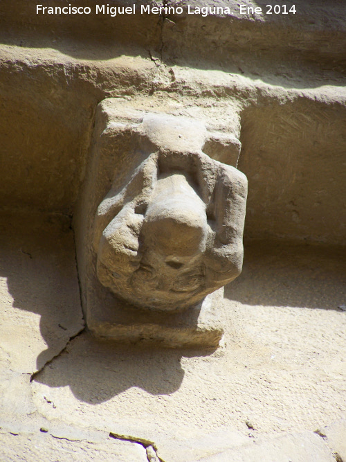 Canecillos - Canecillos. Iglesia de la Santa Cruz - Baeza