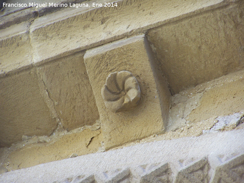 Canecillos - Canecillos. Iglesia de la Santa Cruz - Baeza