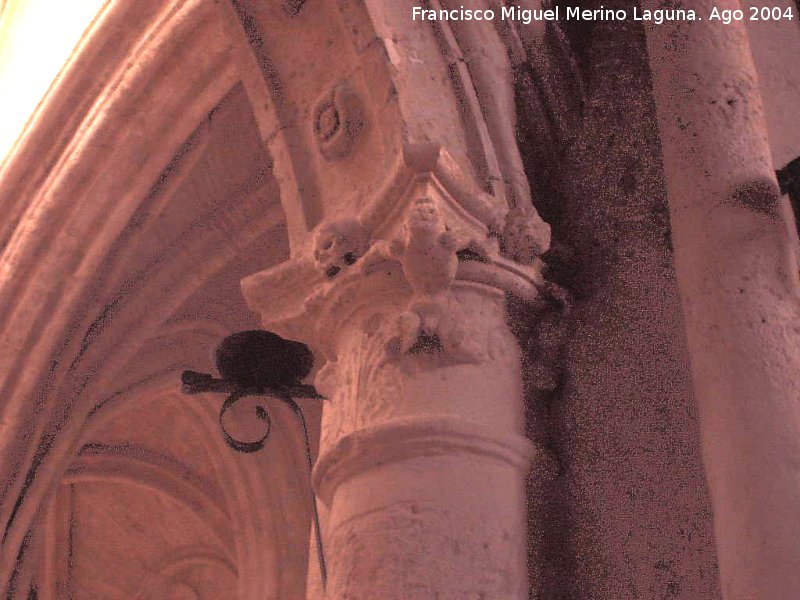 Iglesia de Santa Mara de la Pea - Iglesia de Santa Mara de la Pea. Capitel