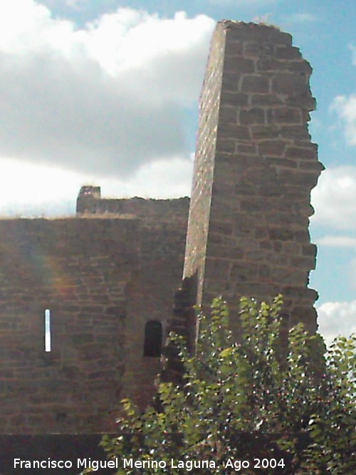 Castillo de Santiuste - Castillo de Santiuste. Torren caido