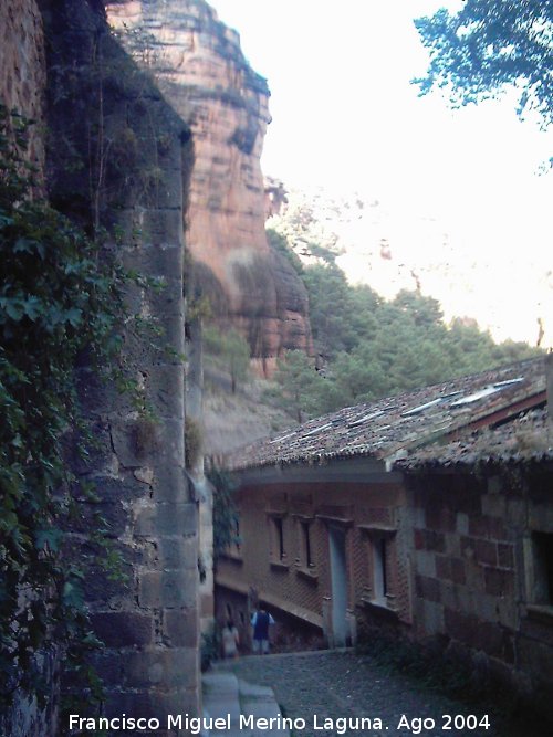 Santuario de la Virgen de la Hoz - Santuario de la Virgen de la Hoz. Calle interna