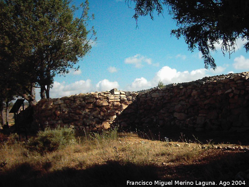 Yacimiento de El Ceremeo - Yacimiento de El Ceremeo. Muralla y torren circular