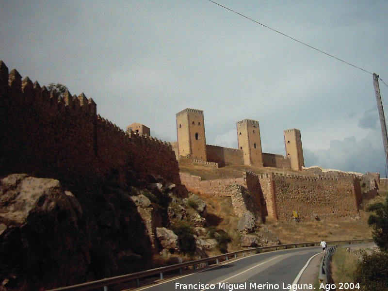 Castillo de Molina de Aragón - Castillo de Molina de Aragón. Murallas del recinto exterior
