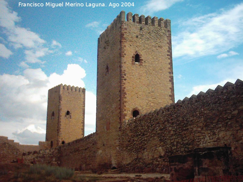 Castillo de Molina de Aragn - Castillo de Molina de Aragn. Torre de las Armas y al fondo Torre de Doa Blanca