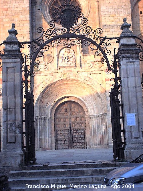 Catedral de Sigenza. Fachada principal - Catedral de Sigenza. Fachada principal. Portada principal