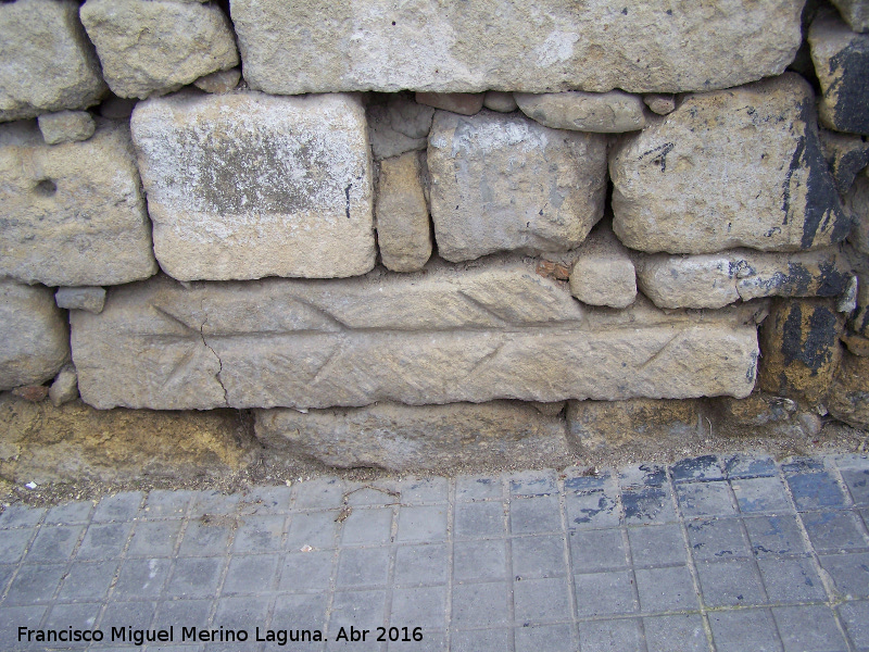 Convento de las Trinitarias - Convento de las Trinitarias. Piedras de molino embutidas en sus muros