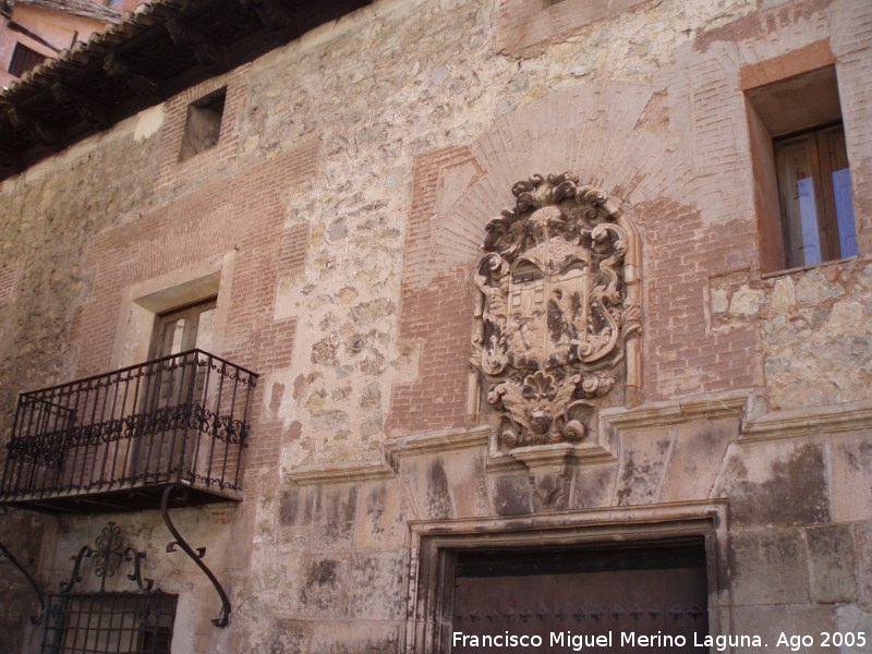 Casa de los Monterde - Casa de los Monterde. Escudo