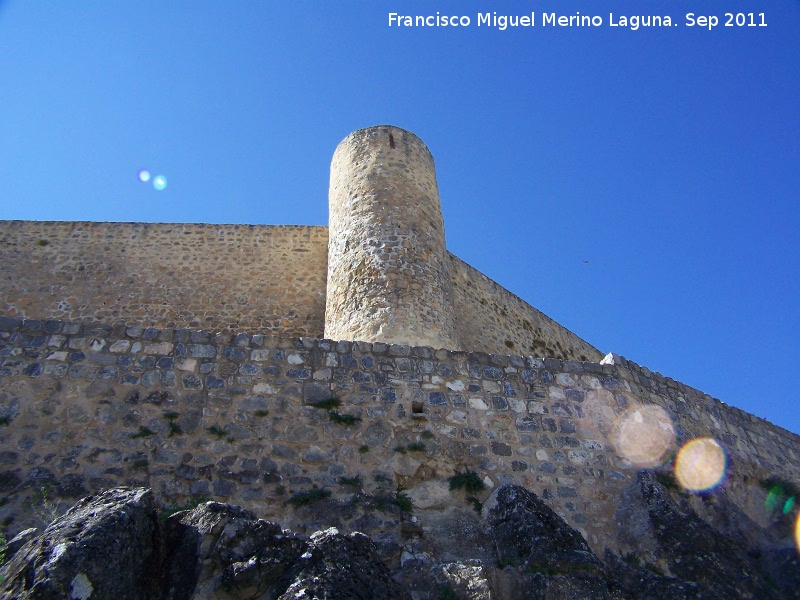 Castillo de Alcaudete - Castillo de Alcaudete. Antemuro y torren circular