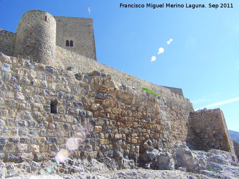 Castillo de Alcaudete - Castillo de Alcaudete. Antemuro y murallas