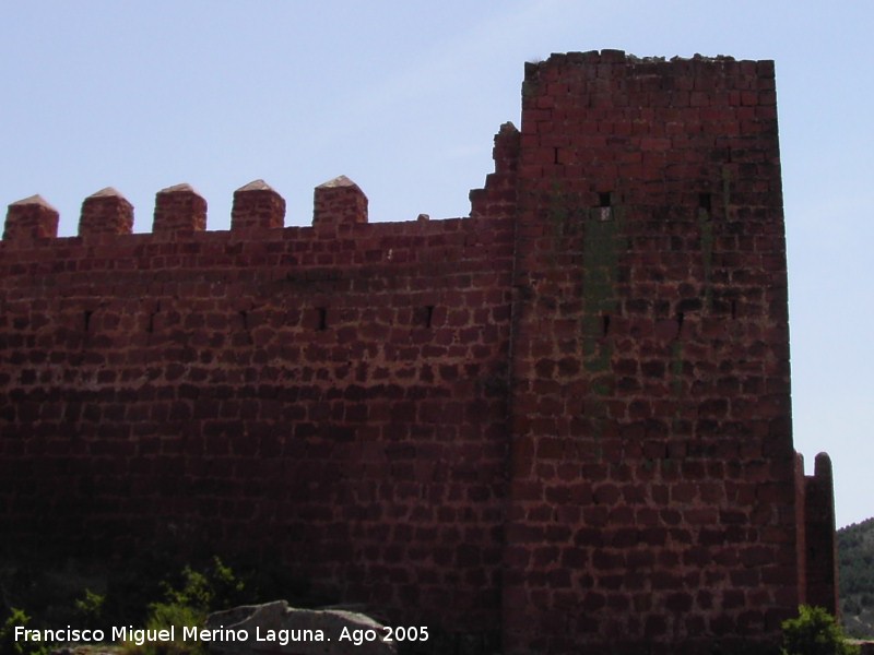 Castillo de Peracense - Castillo de Peracense. Torren esquinero del recinto exterior