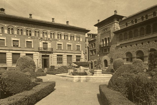 Casino Turolense - Casino Turolense. Foto antigua. El de la derecha