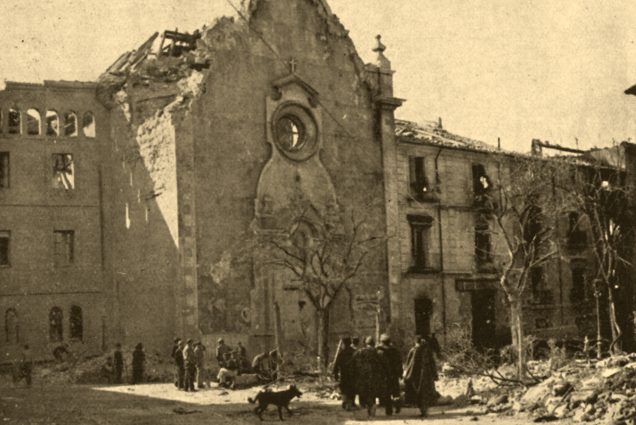 Plaza de San Juan - Plaza de San Juan. Foto antigua. Iglesia de San Juan y el antiguo hospital