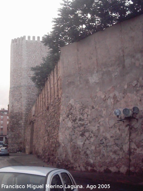 Muralla de Teruel - Muralla de Teruel. Al fondo el Torren Lombardera